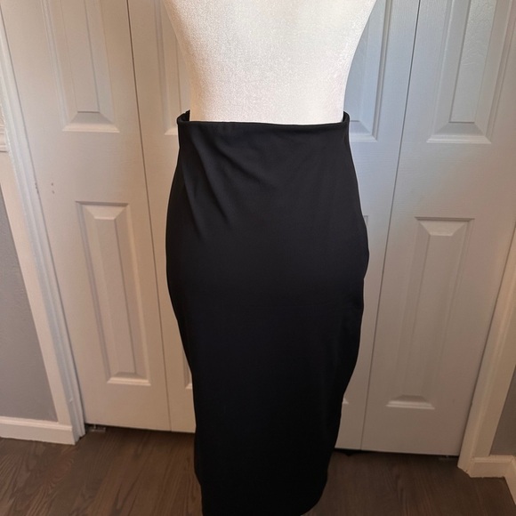 Express Black Midi Skirt - Picture 2 of 4